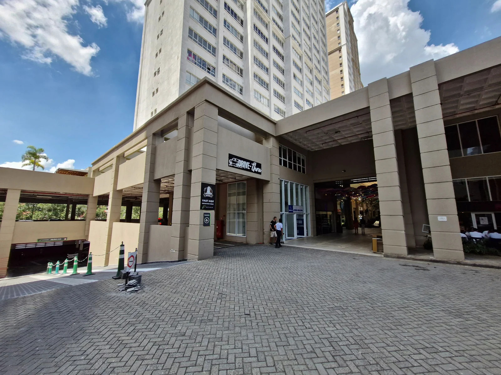 entrada_estacionamento